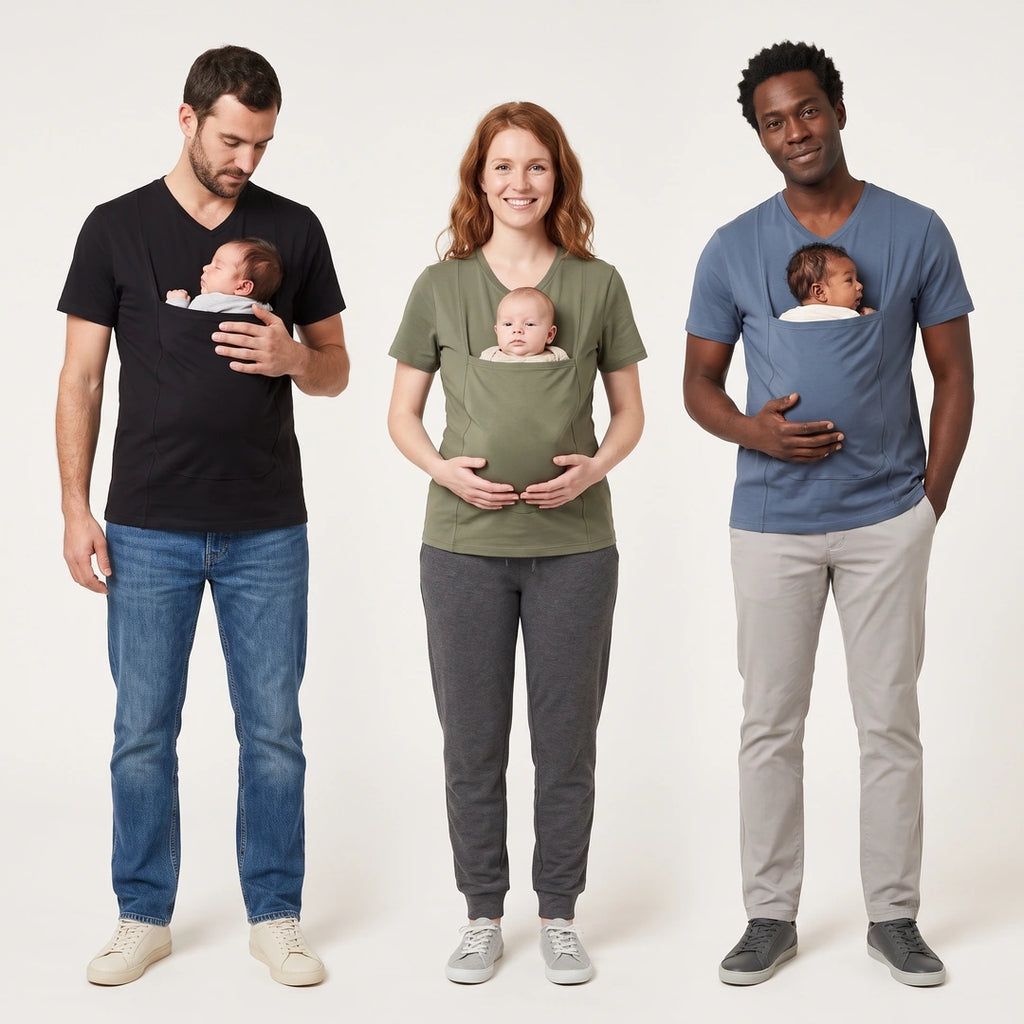 Trois parents portant leur nouveau-né dans le T-Shirt Kangourou